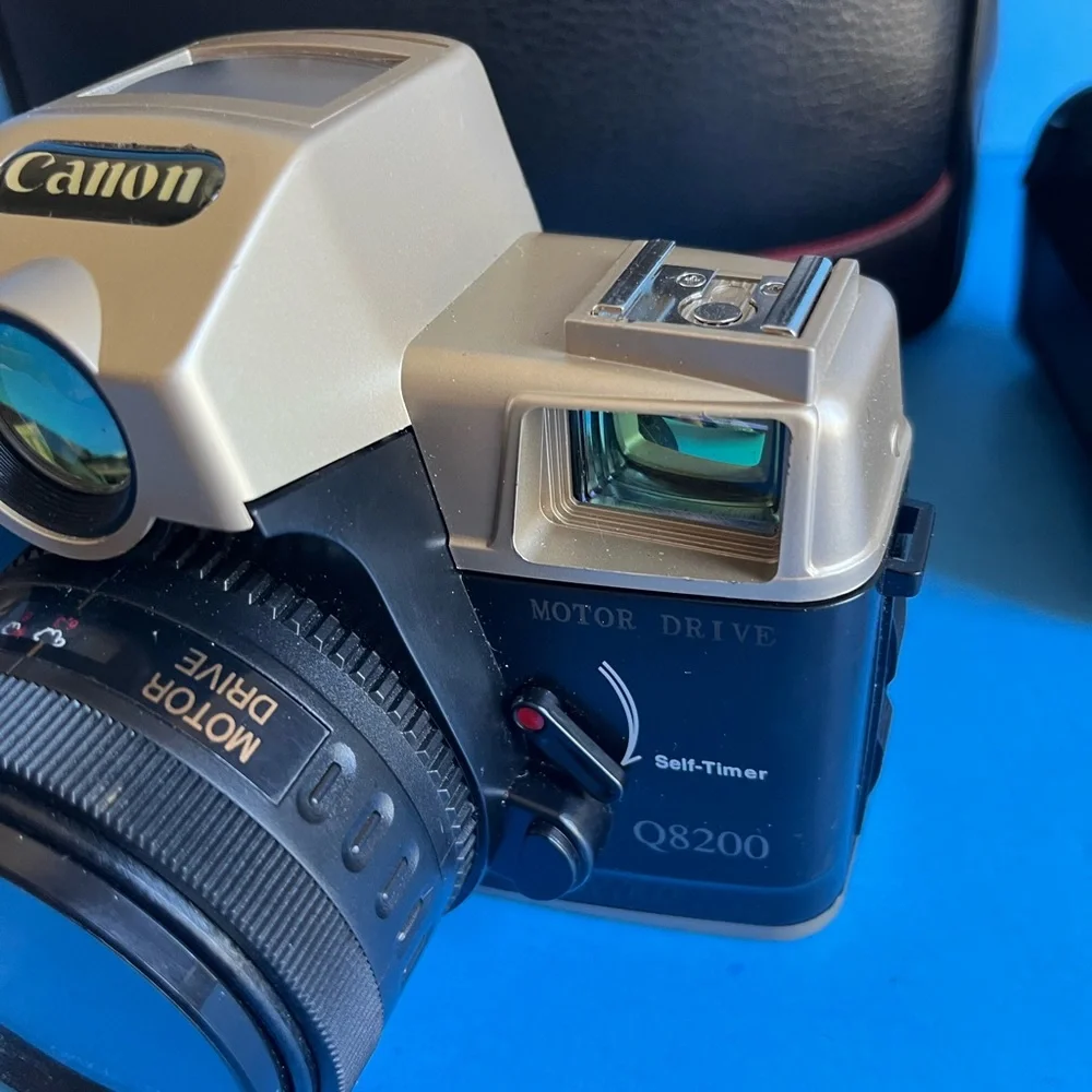 Vintage Canon Q8200 35 mm with accessories and bag.